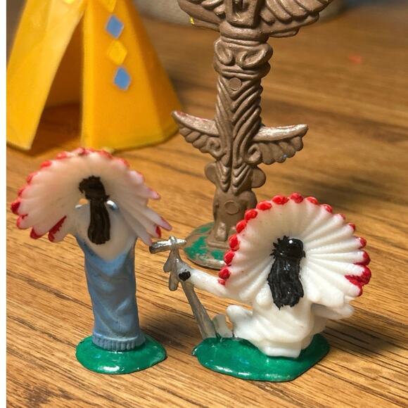 Vintage Chief Teepee & Totem, Cake Topper Decor Set Plastic 4 Piece - Picture 6 of 8